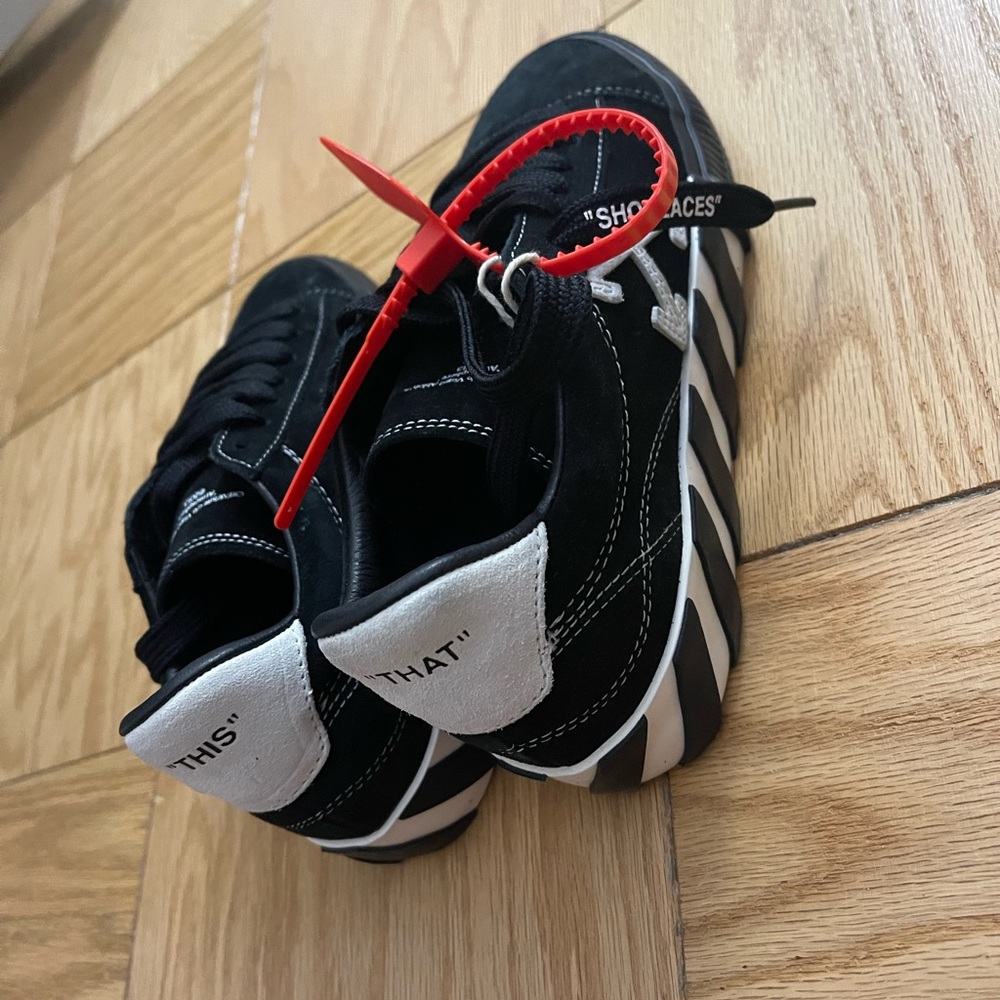 Off-white vulcanized sneakers.